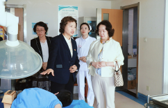 新疆维吾尔自治区名中医袁敏华到新疆长安中医脑病医院参观交流